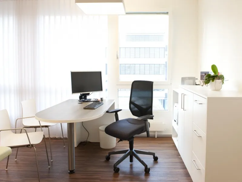 Sprechzimmer mit Tageslicht in Aarau
