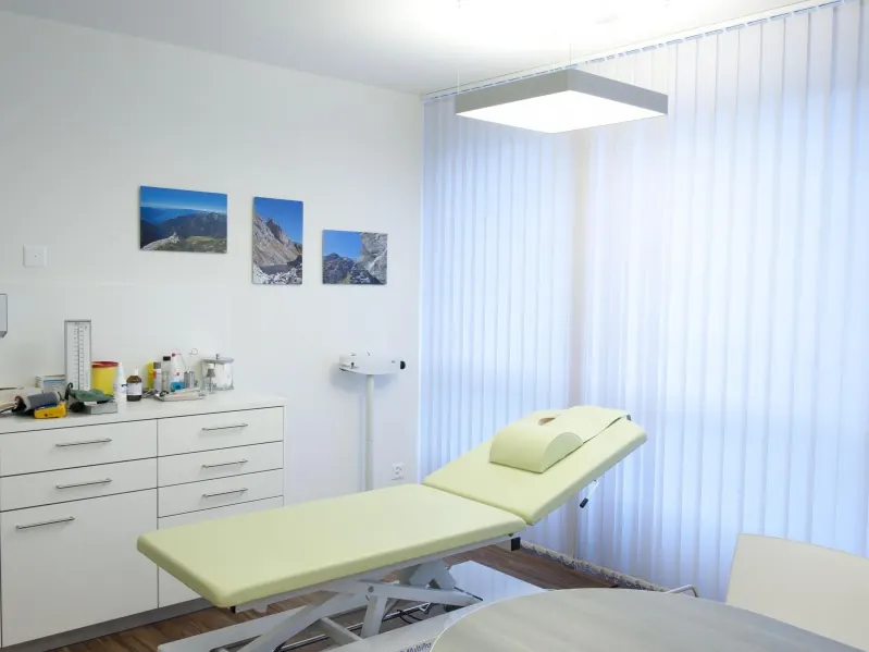 Sprechzimmer mit Arbeitsplatz in Aarau
