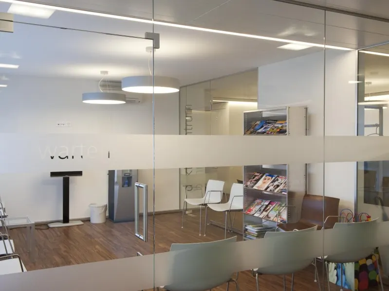 Wartezimmer der Hausarztpraxis in Aarau