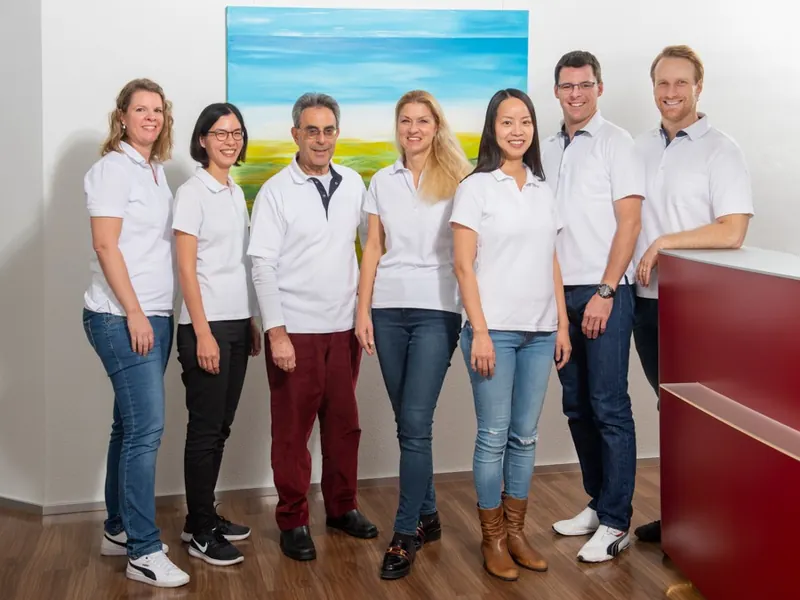 Gang mit Sprechzimmern im Doktor Zentrum Wettingen