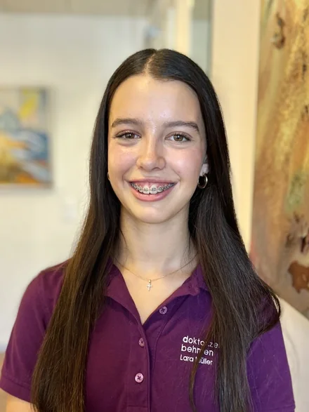 Porträt von Lara Müller, Med. Praxisassistentin in Ausbildung im Doktor Zentrum Aarau